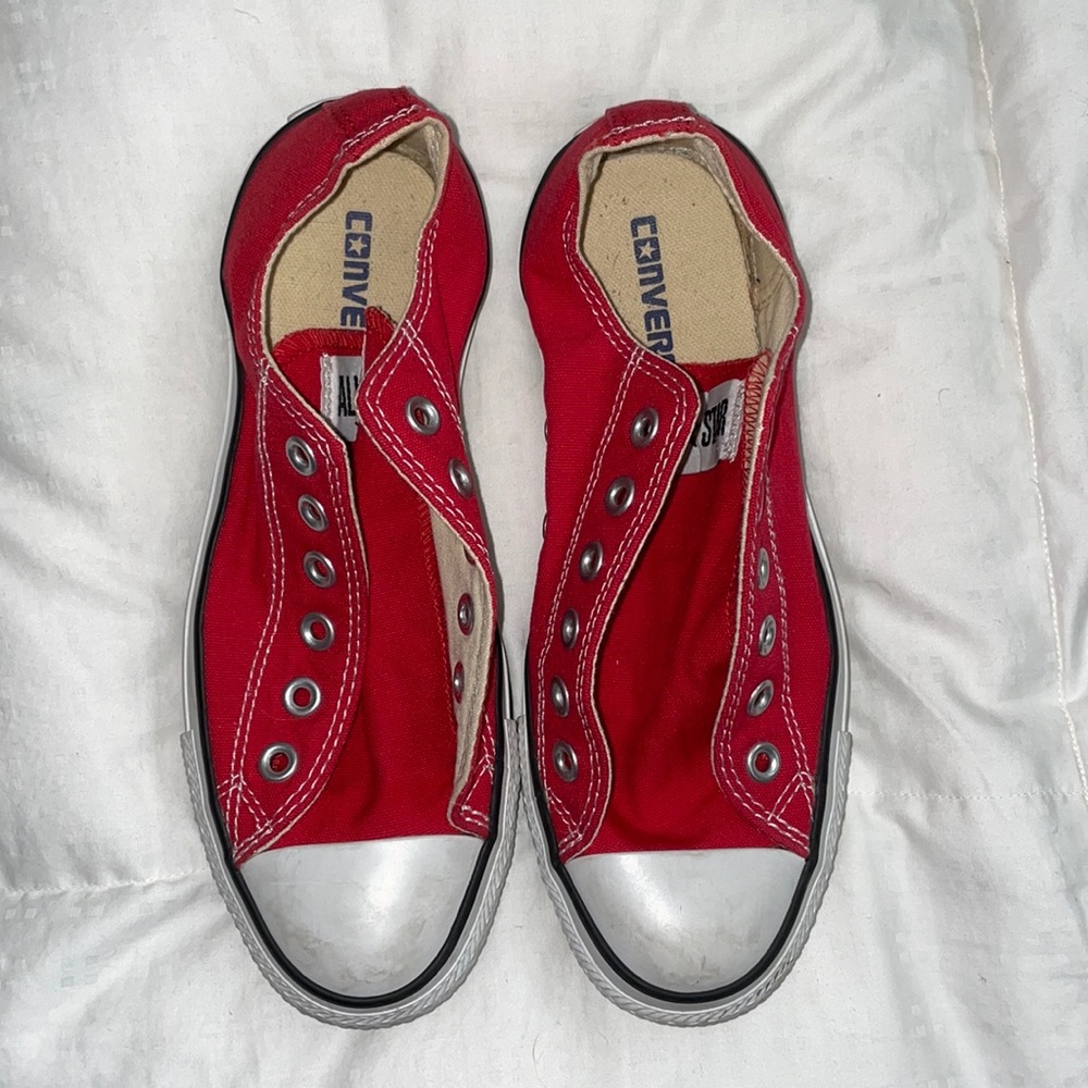 Converses With Missing Shoelaces - image 1